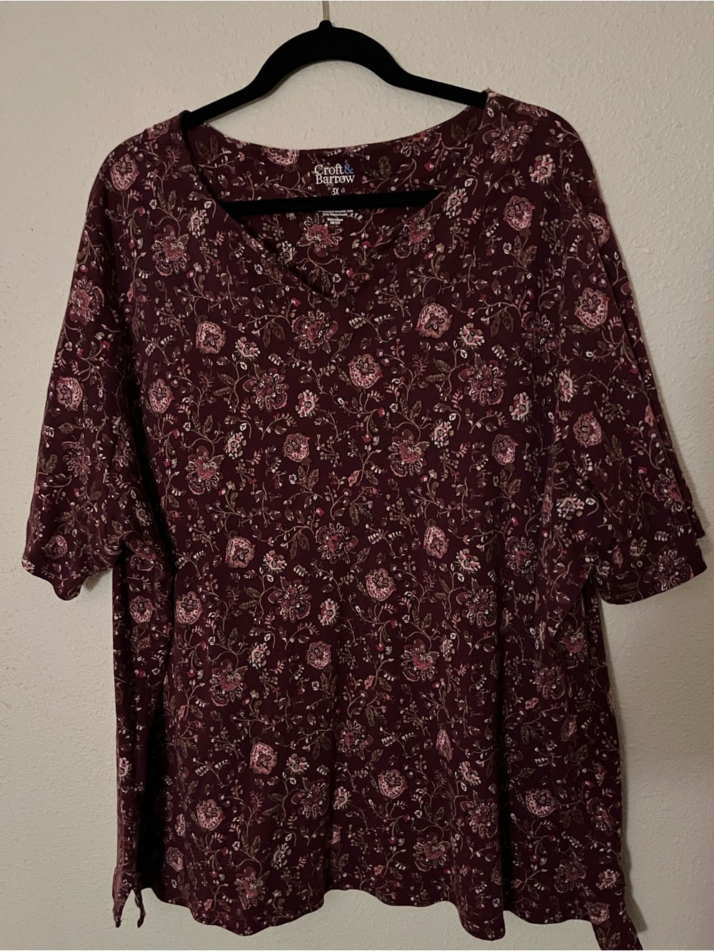croft & barrow Women's Burgundy Floral V-Neck Short Sleeve Top
